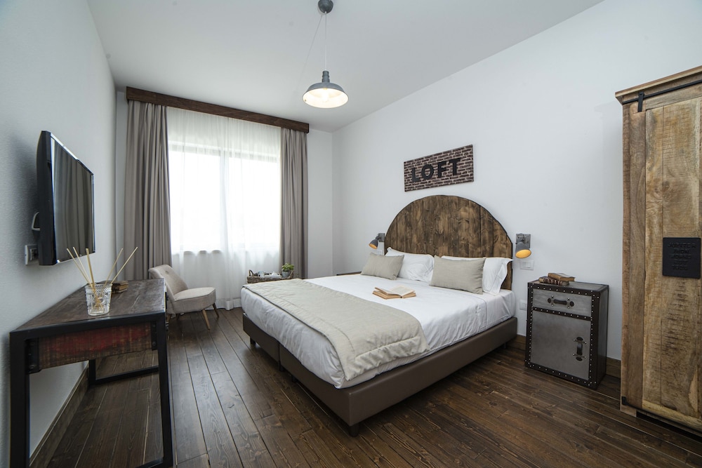 Family Quadruple Room, 1 King Bed with Sofa bed photo 1