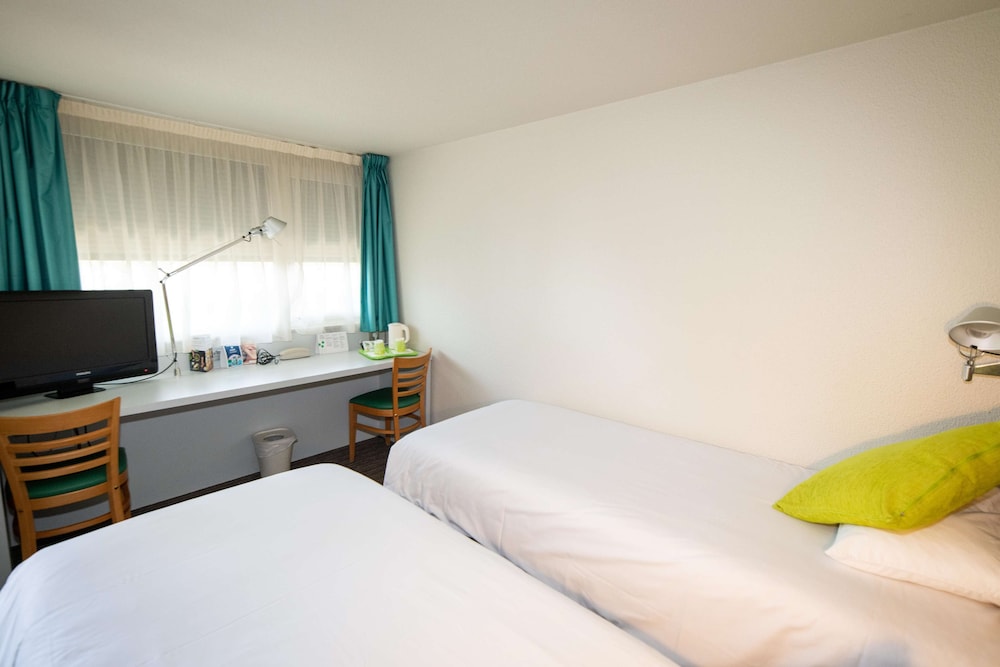 Standard Room, 2 Twin Beds - Photo 6
