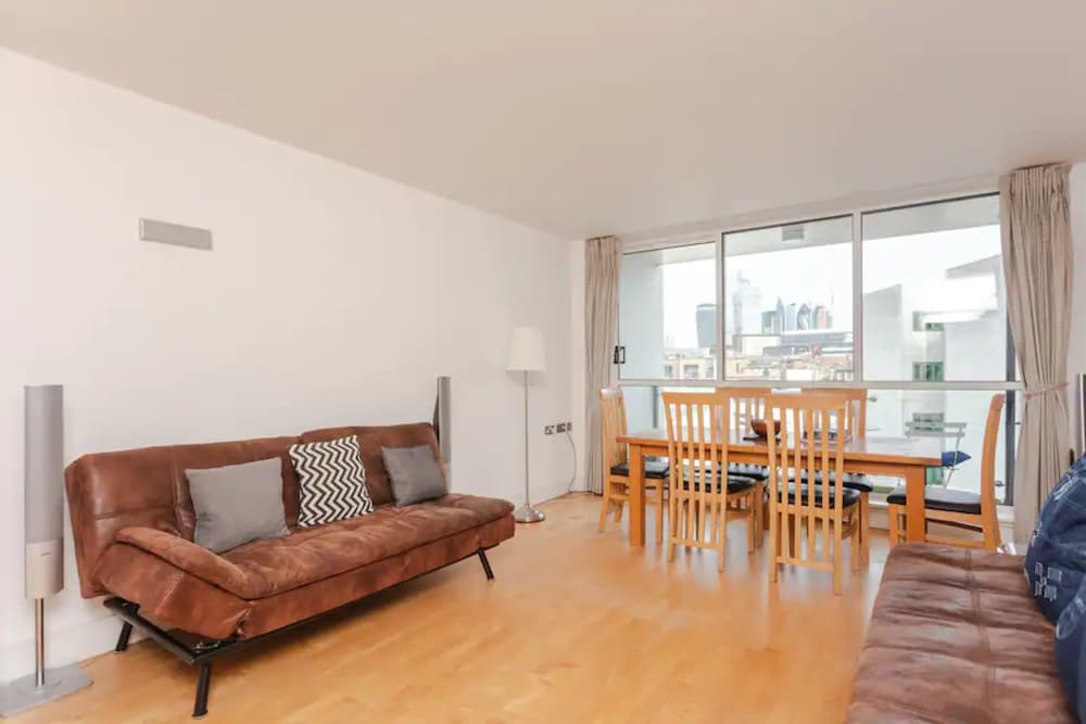 Basic Apartment, Multiple Beds