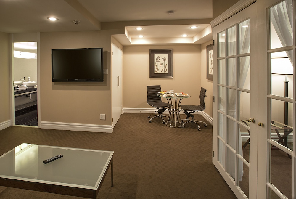 Executive Suite - Photo 4