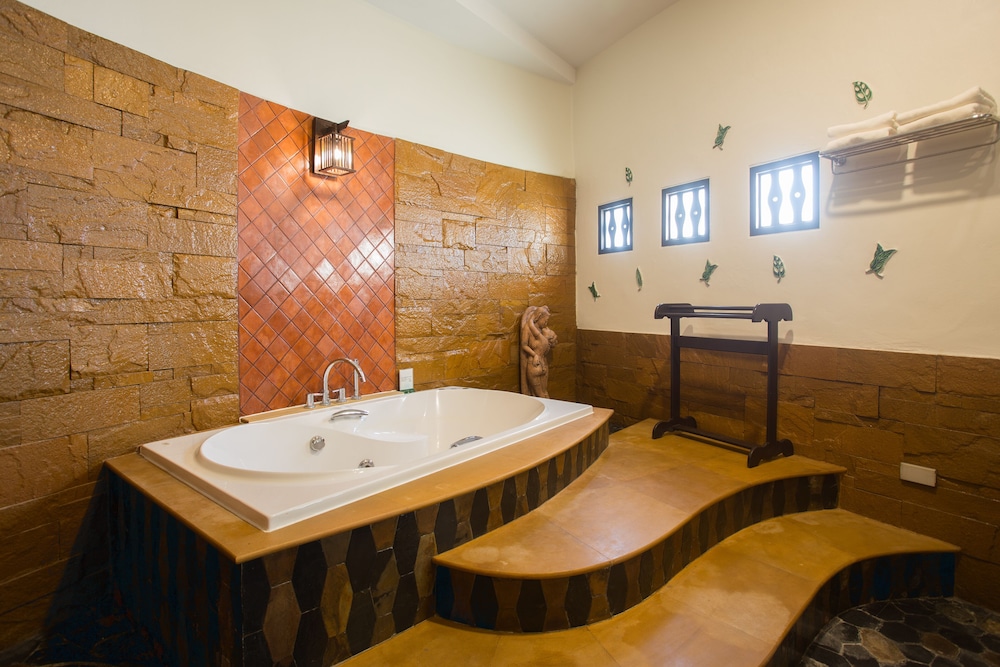 Jacuzzi Villa - Photo 4