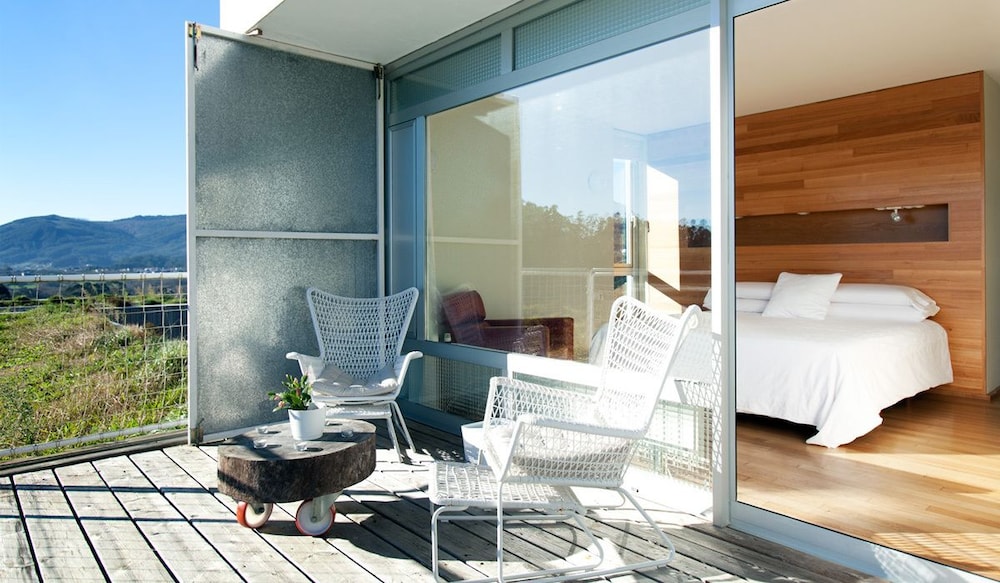 Deluxe Duplex, 1 Queen Bed, Terrace, Ocean View photo 2