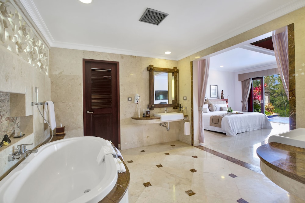 Deluxe Terrace Pool Villa thumbnail 5