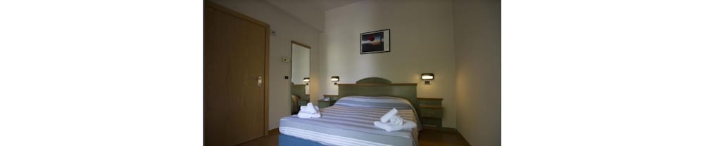 Twin Room, 2 Twin Beds - Photo 4