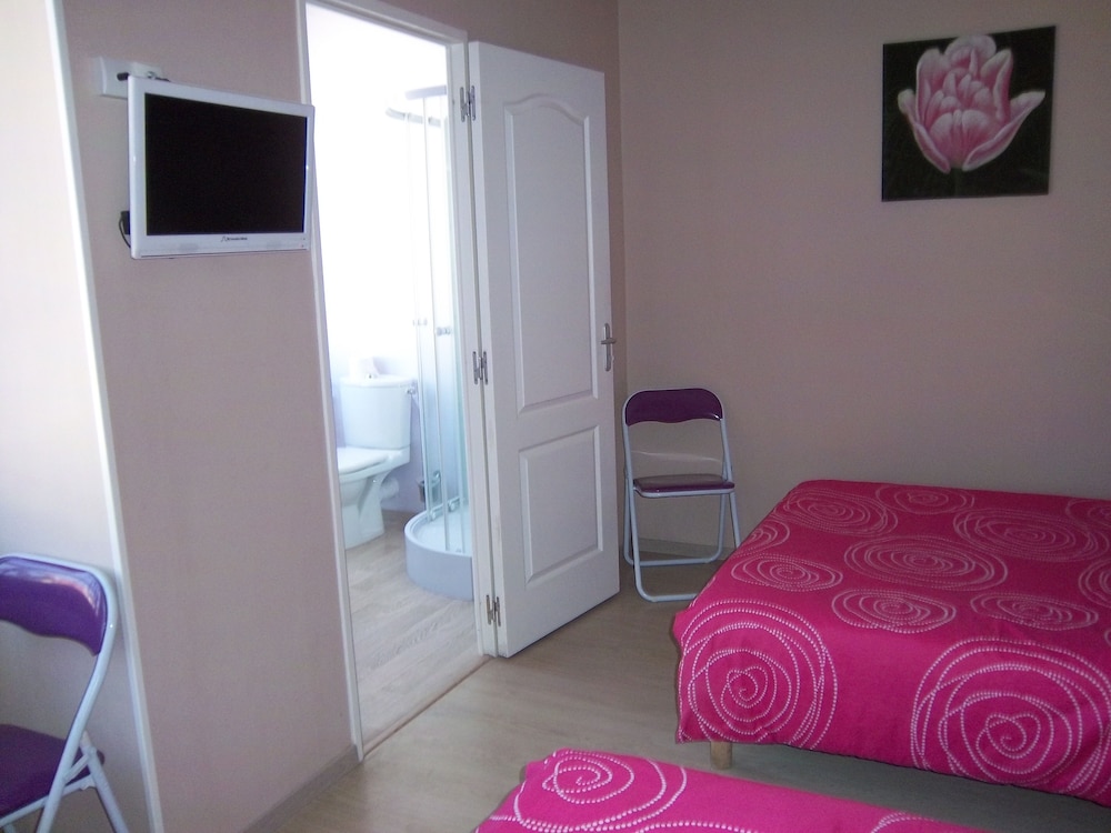 Twin Room - Photo 3