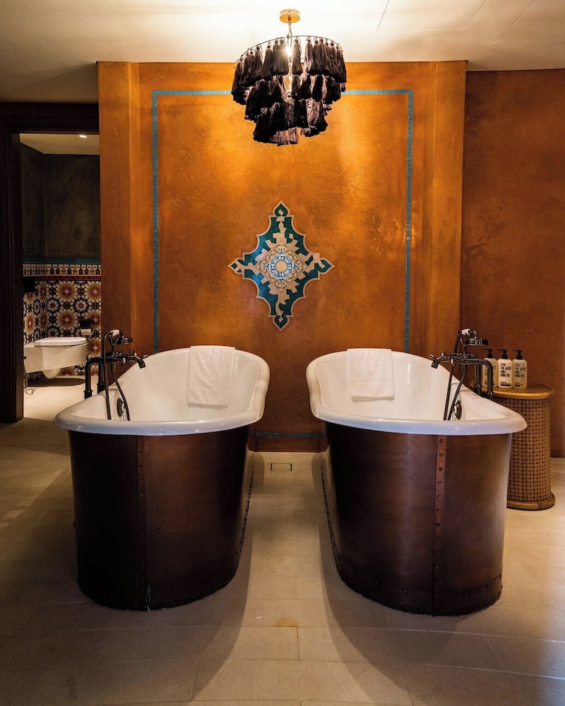 Hakawati Suite (Free Shuttle Service to Kite Beach and Dubai Mall) thumbnail 6
