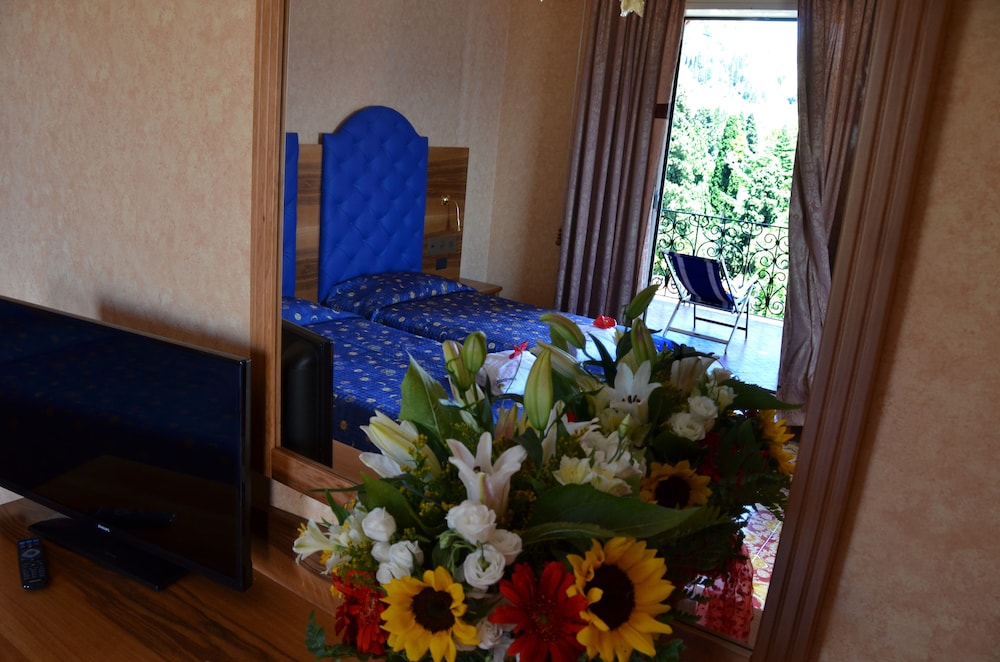 Superior Room (Sea or Etna Mount View)