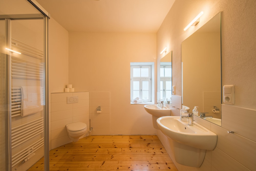 Standard Twin Room, Shared Bathroom photo 3