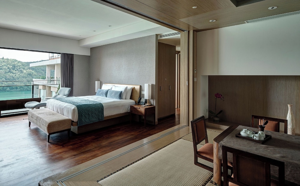Deluxe Suite Lake View - Photo 9