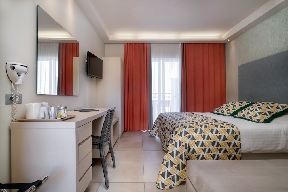 Deluxe Double or Twin Room, Garden View - Photo 1