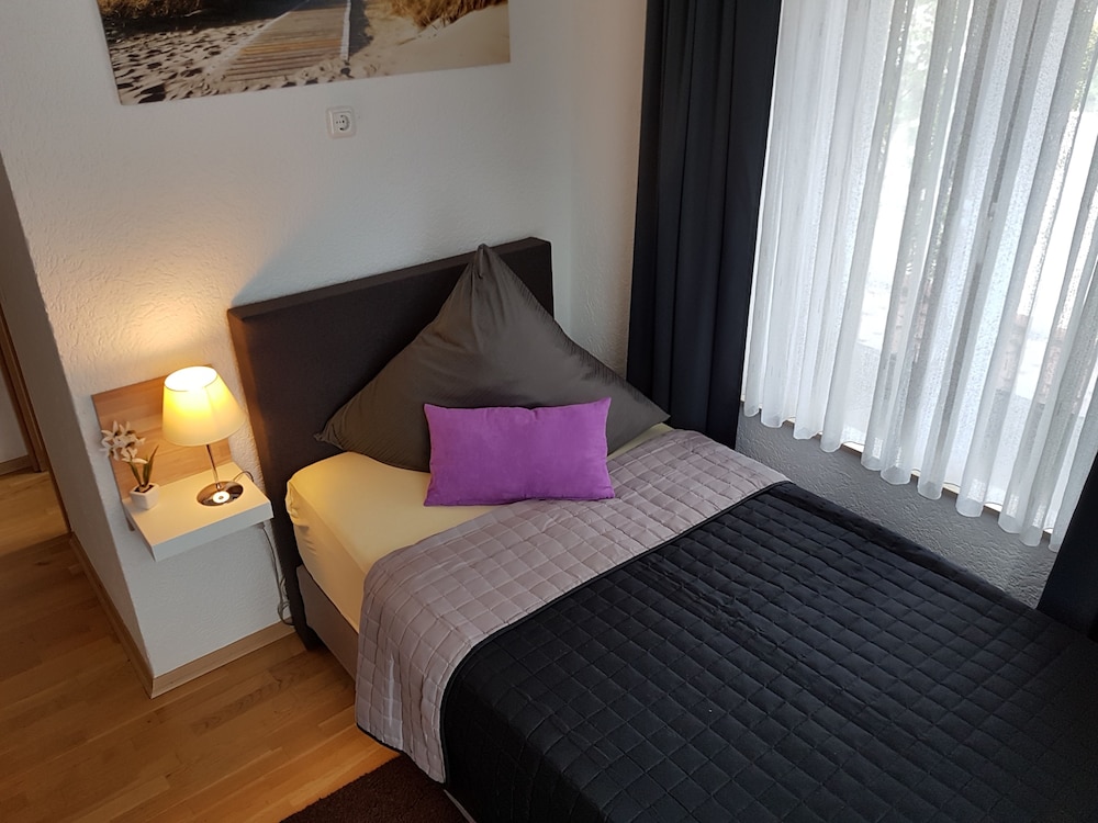 Basic Single Room, 1 Twin Bed, Non Smoking - Photo 1