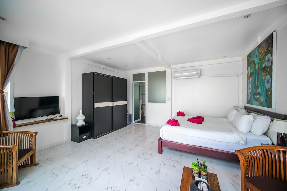 Beachfront Deluxe with Terrace photo 3