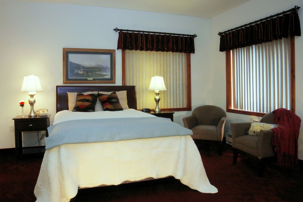 Classic Studio, 1 Queen Bed, Non Smoking photo 1