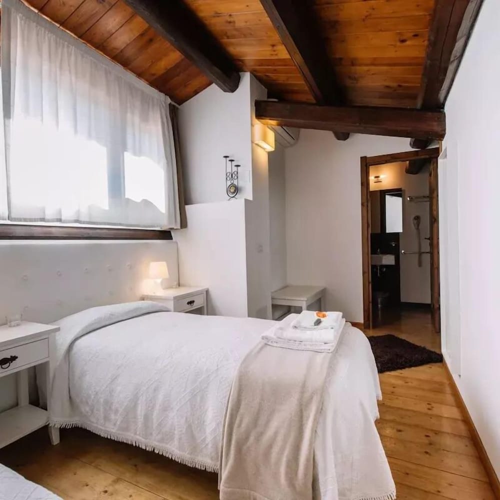 Double or Twin Room photo 3
