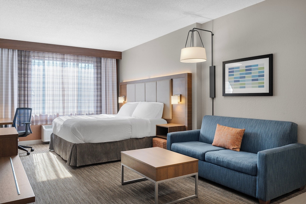 Suite, 1 King Bed, Mobility Accessible (Communications, Roll-In Shower)