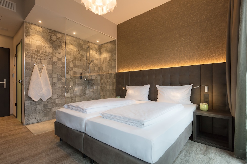 Design Room, 1 Queen Bed, Non Smoking photo 1