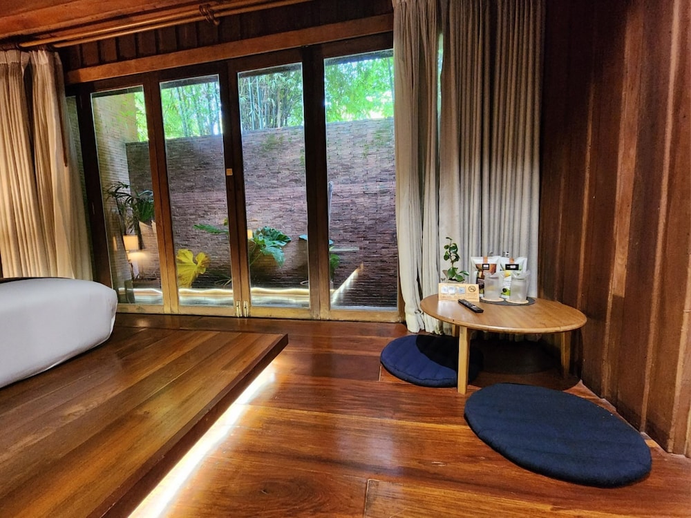 Deluxe Room, Garden View - Photo 6