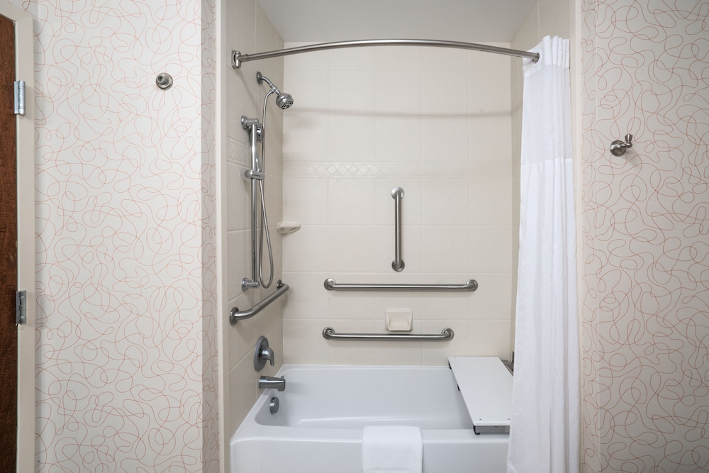 Classic Room, 2 Queen Beds, Accessible, Bathtub - Photo 1