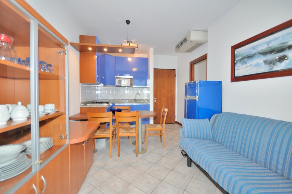 Apartment photo 2
