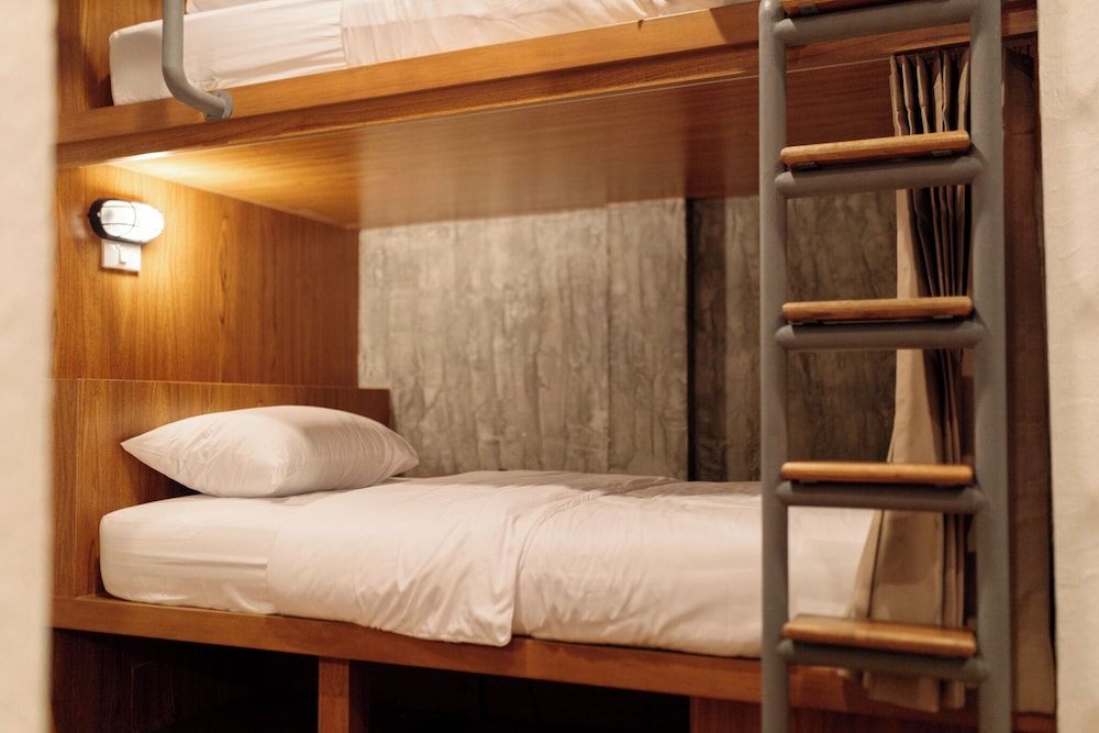 Bed In 4-Bed Women Dormitory Room, Non Smoking With Air Conditioning photo 1
