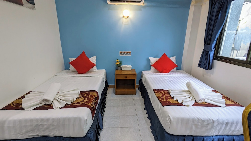 Standard Double or Twin Room - Photo 9
