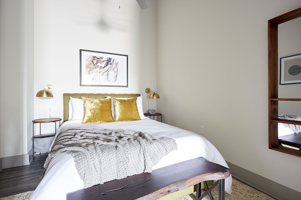 Deluxe Suite, 1 Queen Bed with Sofa bed (Self Check-in with Virtual Front Desk)