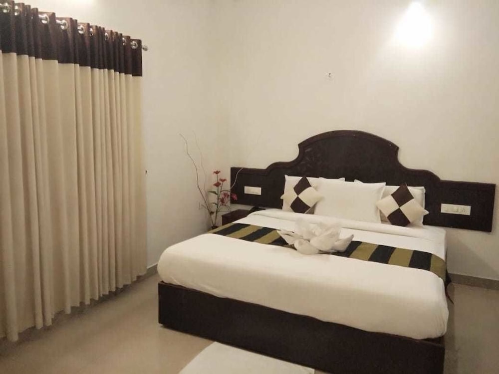 Gallery Room, 1 King Bed, Non Smoking photo 2