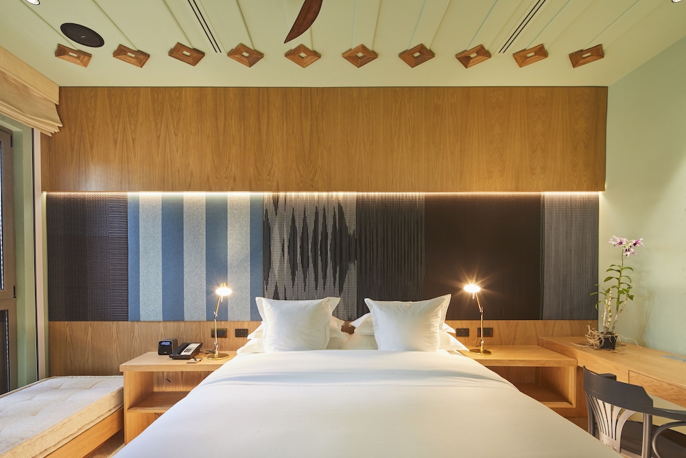 Superior Room, 1 Queen Bed with Sofa bed, Non Smoking