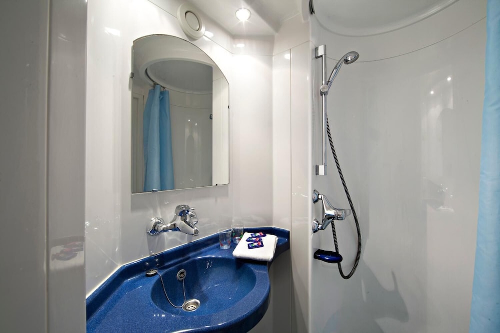 Basic Triple Room photo 2