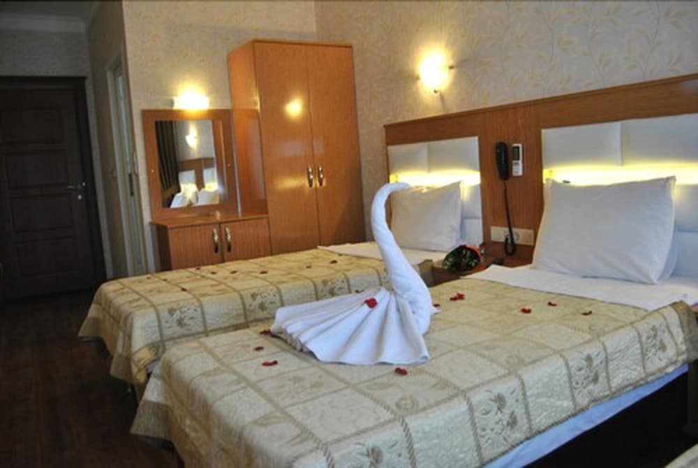 Economy Triple Room photo 1