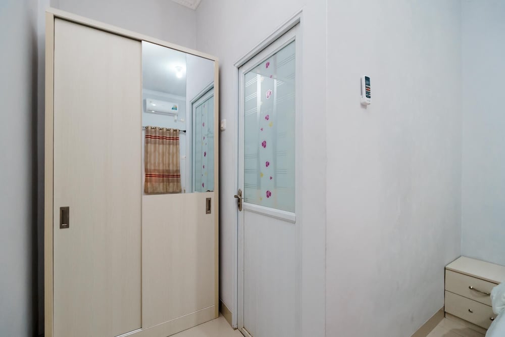 Double Room (Reddoorz) photo 2