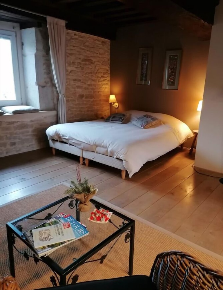 Room, Garden View