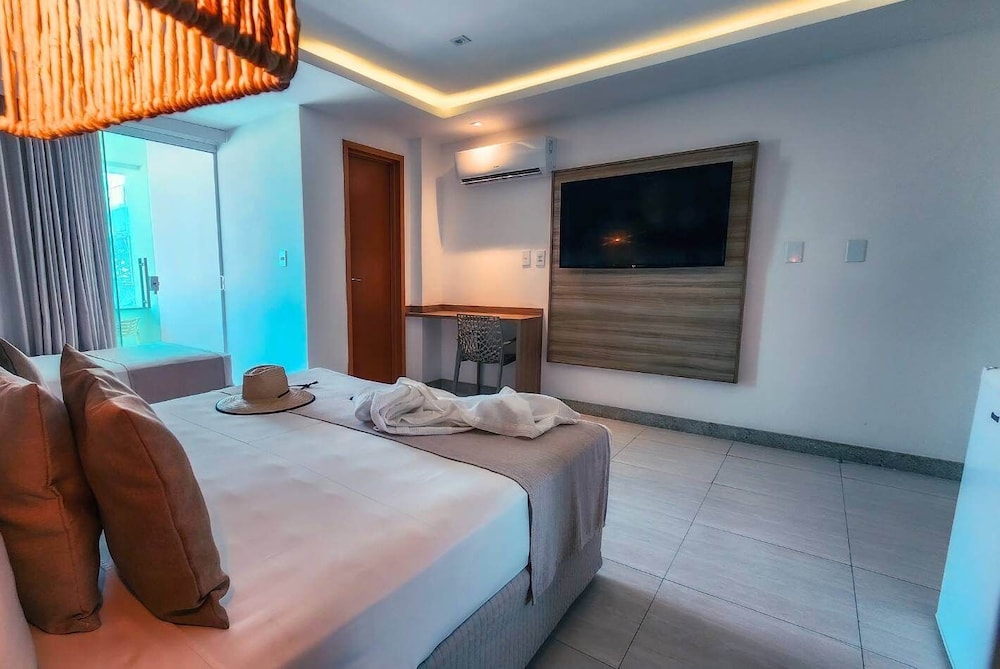Deluxe Triple Room, Partial Sea View photo 2