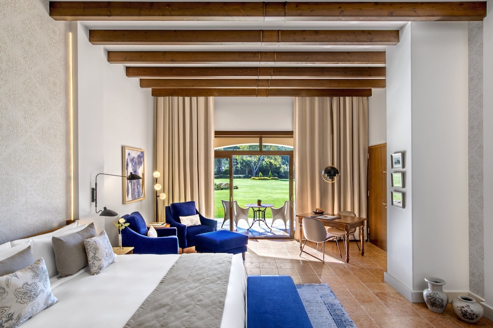 Junior Suite, 1 King Bed, Garden Access