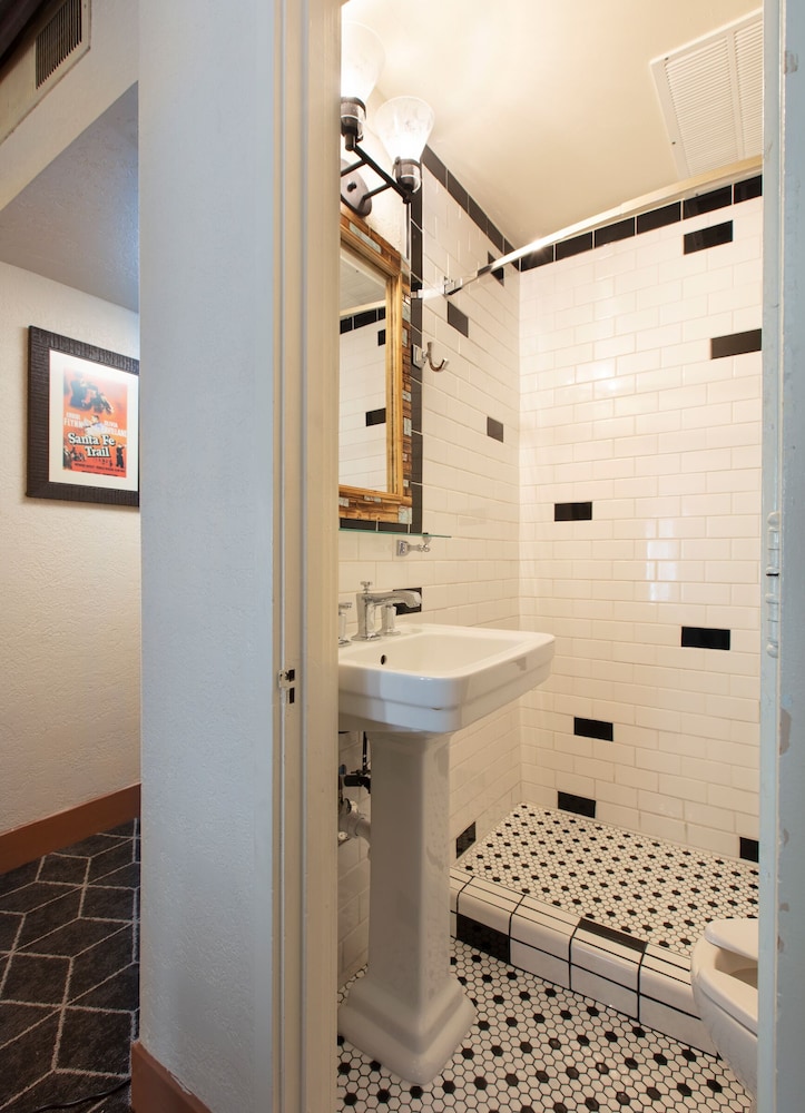 Deluxe Double Room, 2 Queen Beds - Photo 11