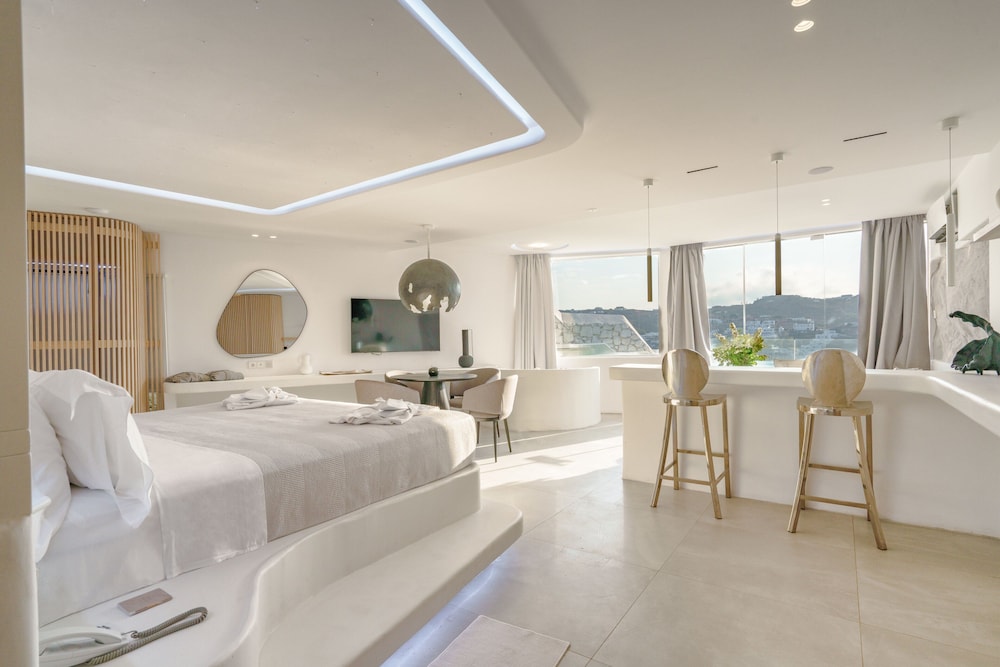 Mykonos Honeymoon Luxury Suite Hot Tub - Photo 1