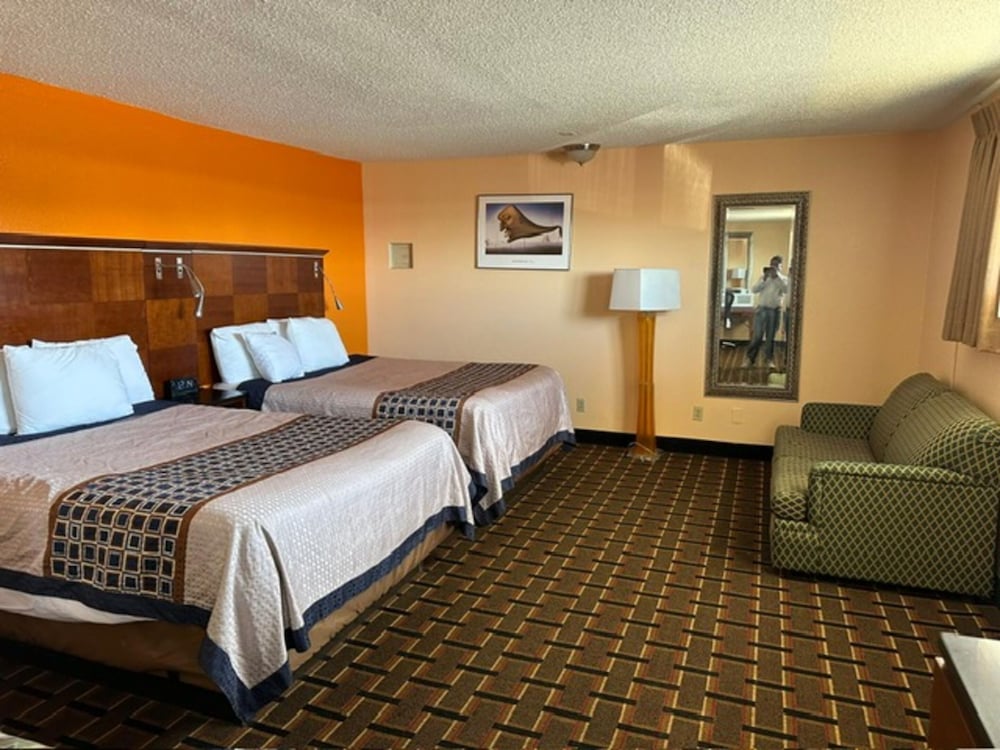 Room, 2 Queen Beds - Photo 3