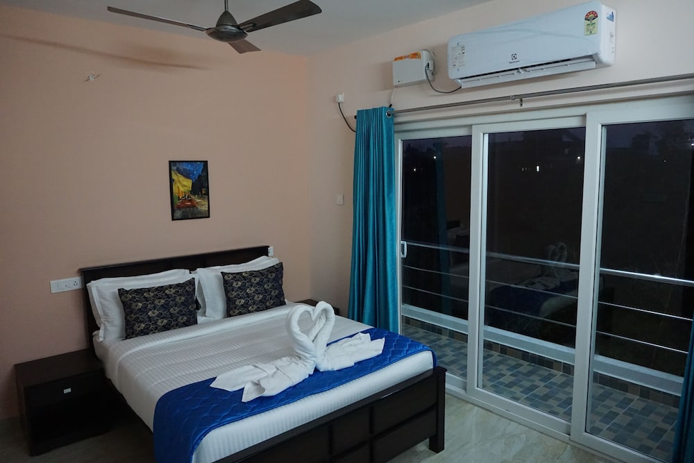 Deluxe Studio Suite, 1 Bedroom, Balcony, Beach View