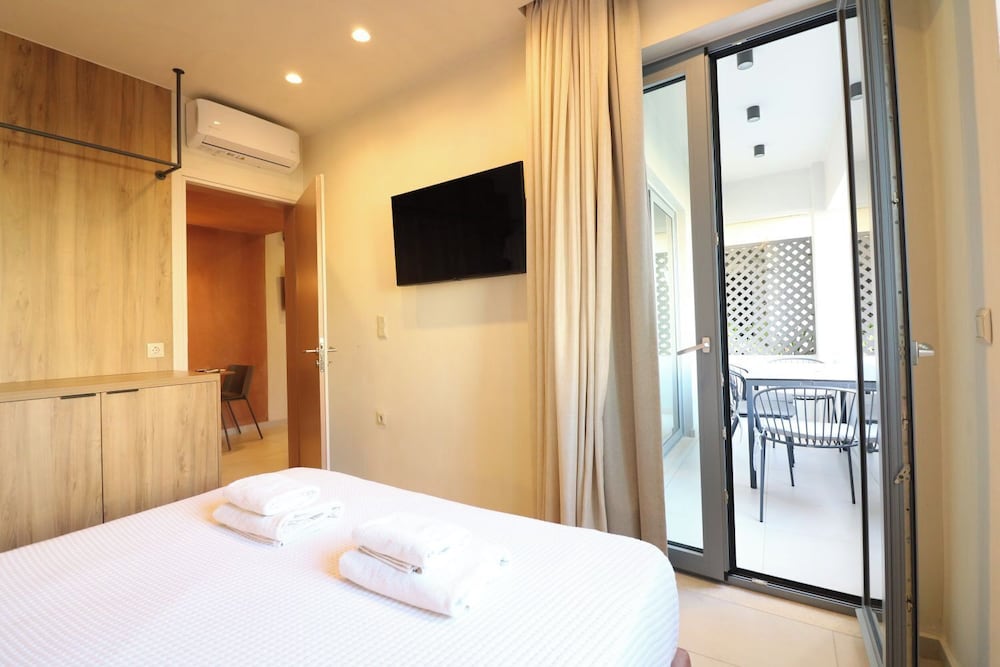 Deluxe Apartment, Kitchenette, Pool View photo 3