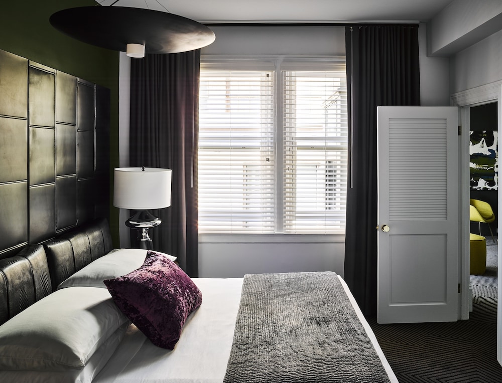 Deluxe Suite, Multiple Beds - Photo 5
