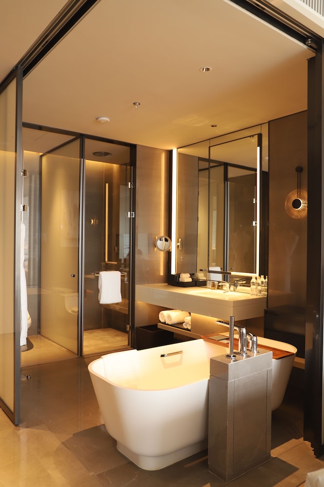 Room, 2 Double Beds, City View - Photo 5