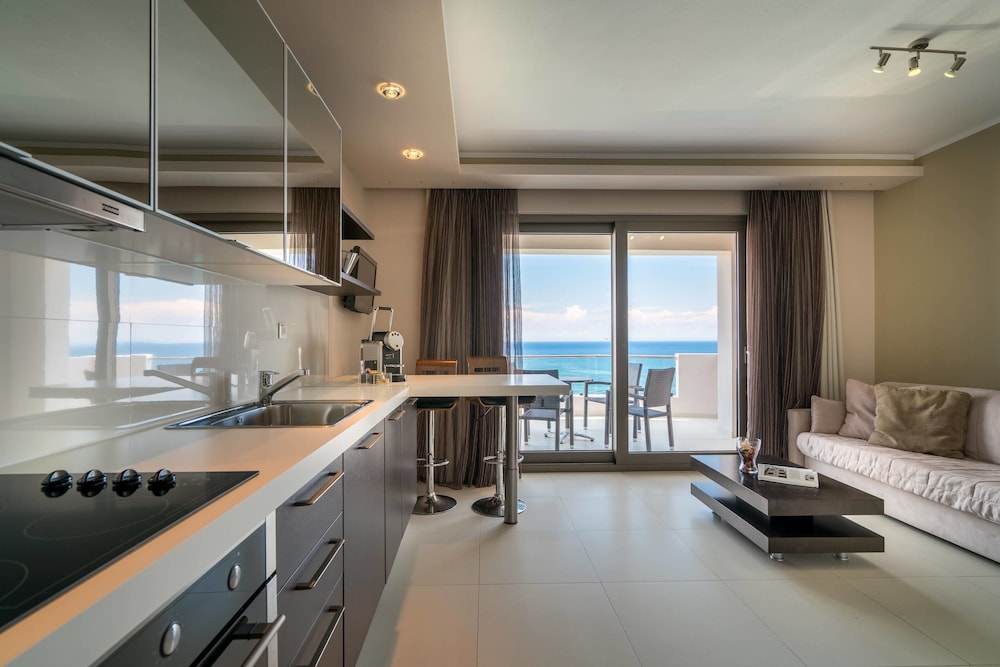 Superior Suite, Sea View (For 2) - Photo 7