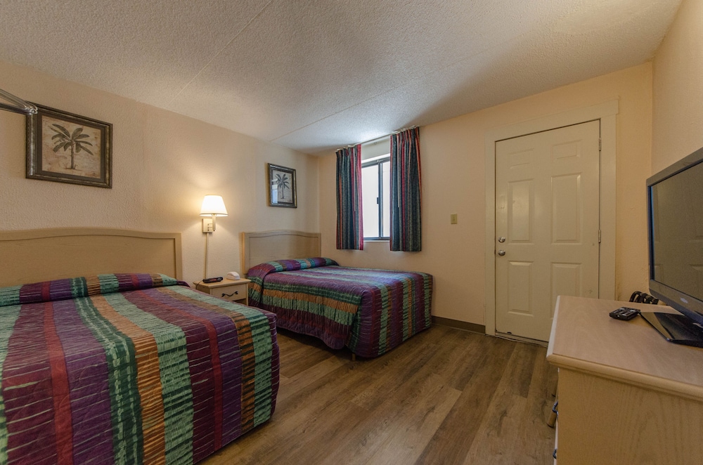 Apartment, 2 Bedrooms, Kitchenette, Streetside photo 1