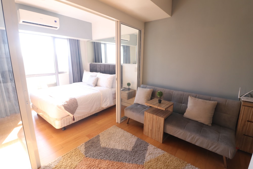 1 Bedroom Condo photo 1