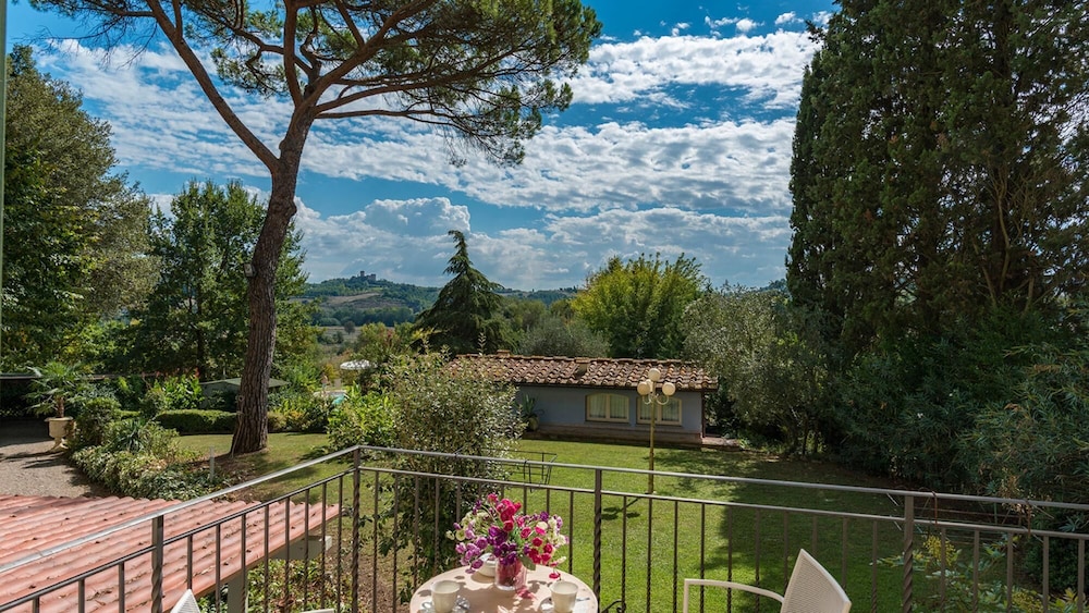 Villa photo 2
