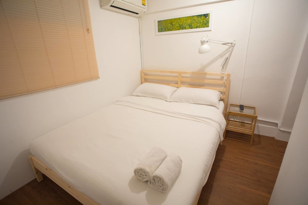 Basic Studio, 1 Queen Bed photo 2