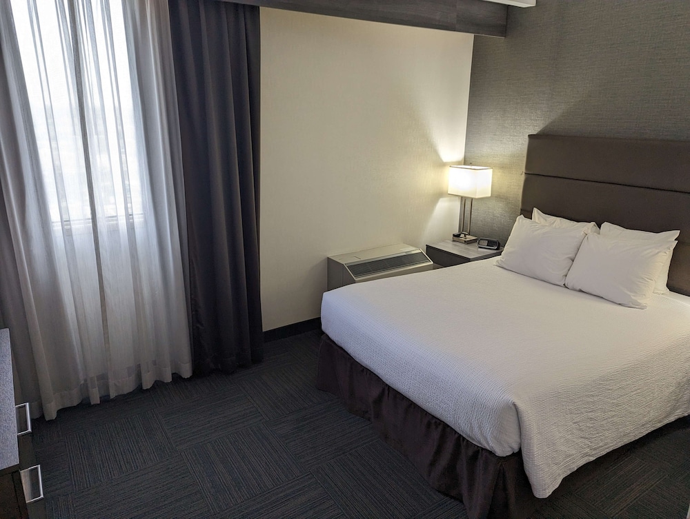 Suite, 1 Queen Bed, Non Smoking