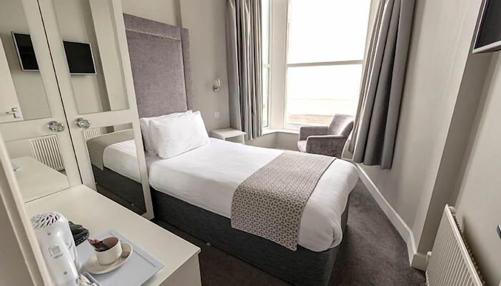 Single Room, Sea View