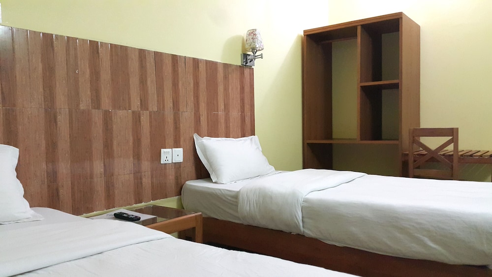 Standard Twin Room, 2 Twin Beds, Private Bathroom