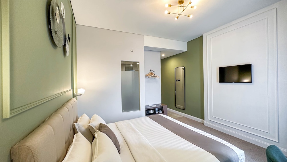 Premier Room, 1 Queen Bed, Non Smoking photo 2
